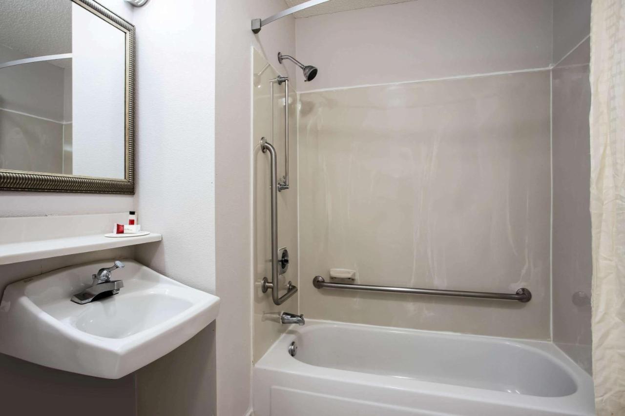 Travelodge By Wyndham Fort Wayne North מראה חיצוני תמונה