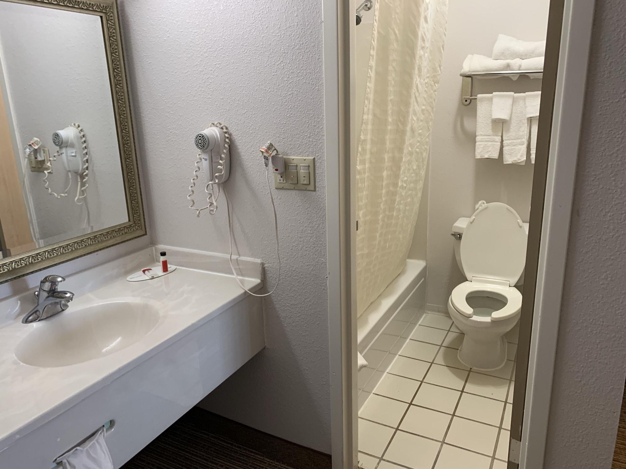 Travelodge By Wyndham Fort Wayne North מראה חיצוני תמונה