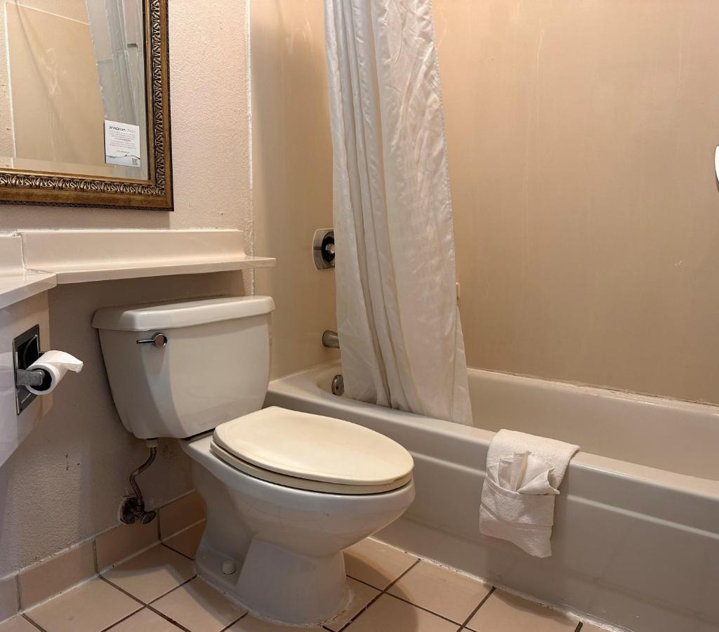 Travelodge By Wyndham Fort Wayne North מראה חיצוני תמונה