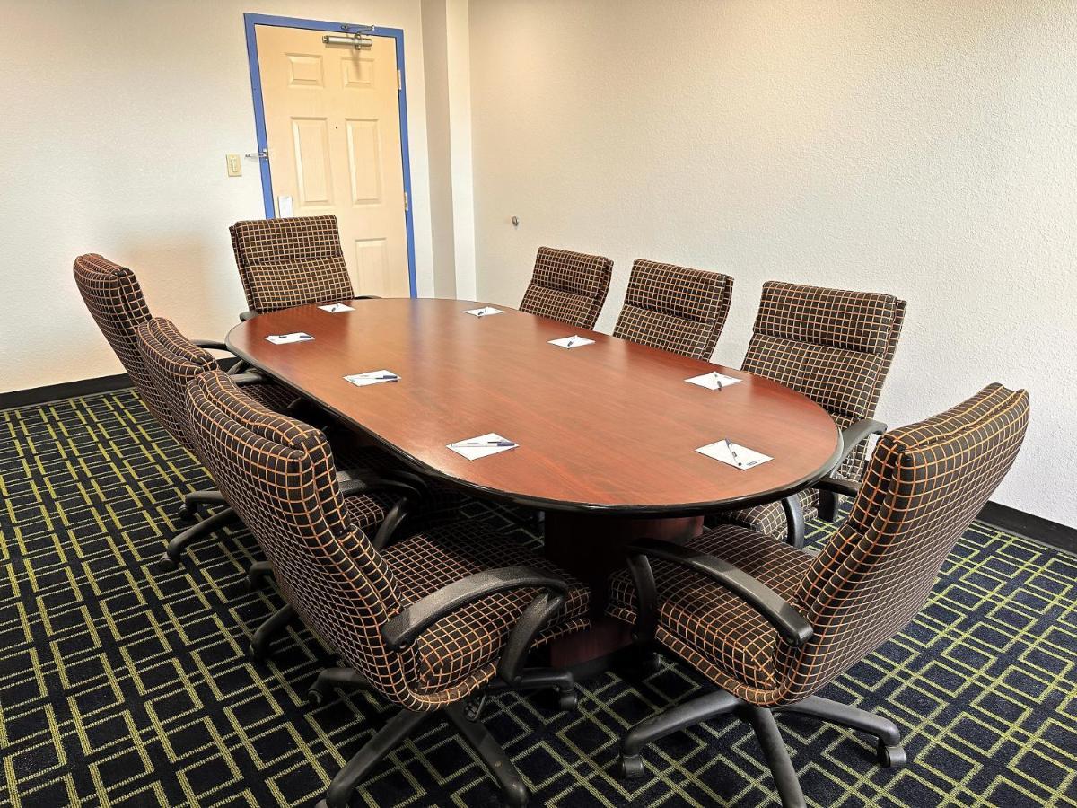 Travelodge By Wyndham Fort Wayne North מראה חיצוני תמונה