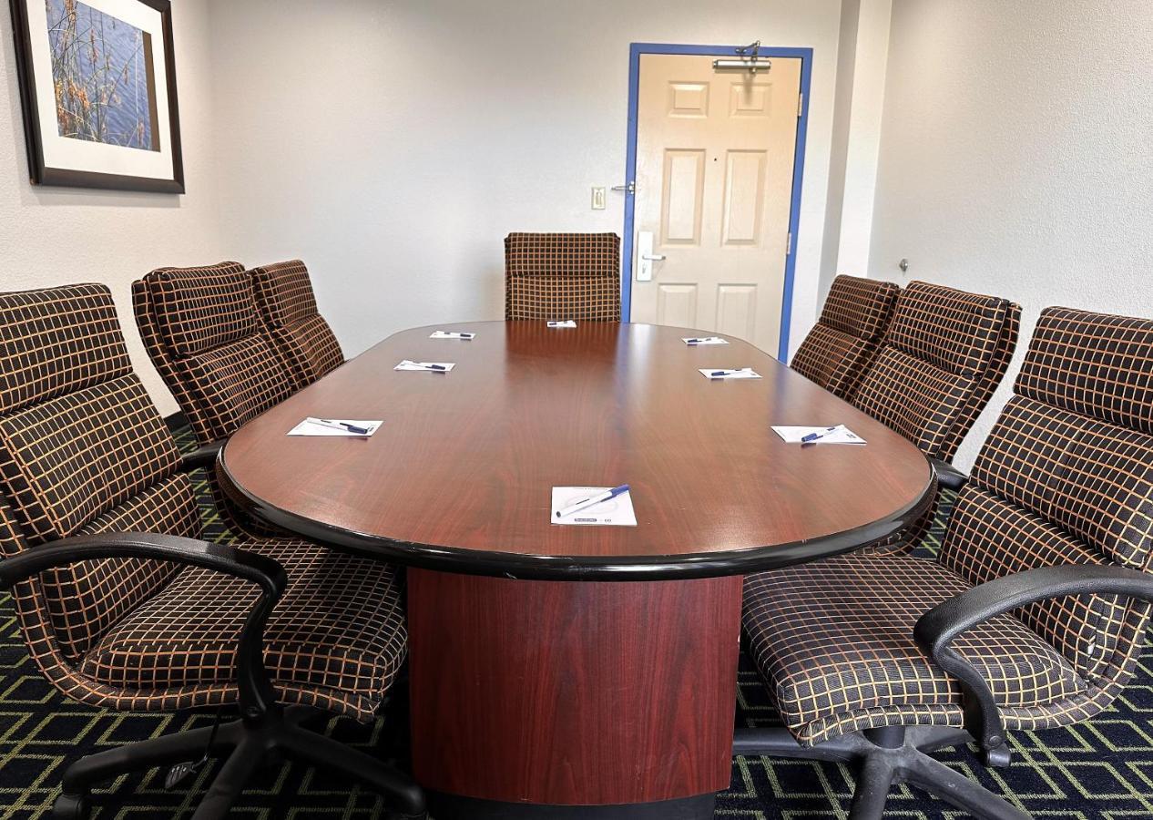 Travelodge By Wyndham Fort Wayne North מראה חיצוני תמונה
