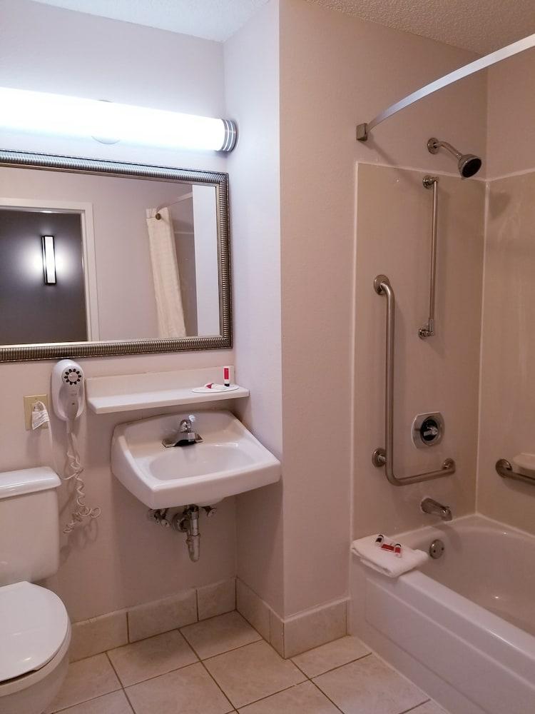Travelodge By Wyndham Fort Wayne North מראה חיצוני תמונה
