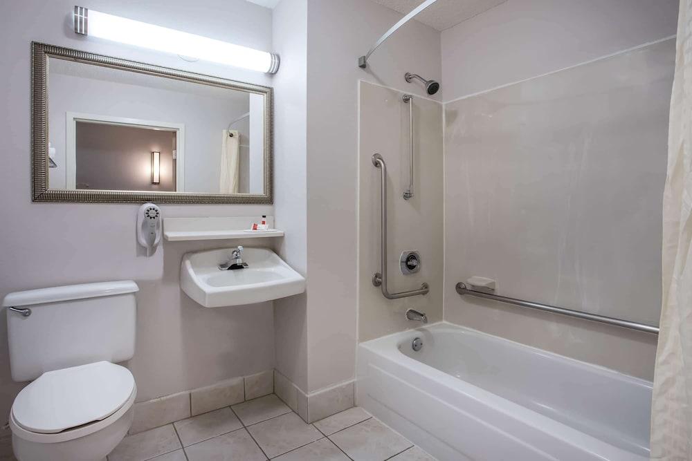 Travelodge By Wyndham Fort Wayne North מראה חיצוני תמונה