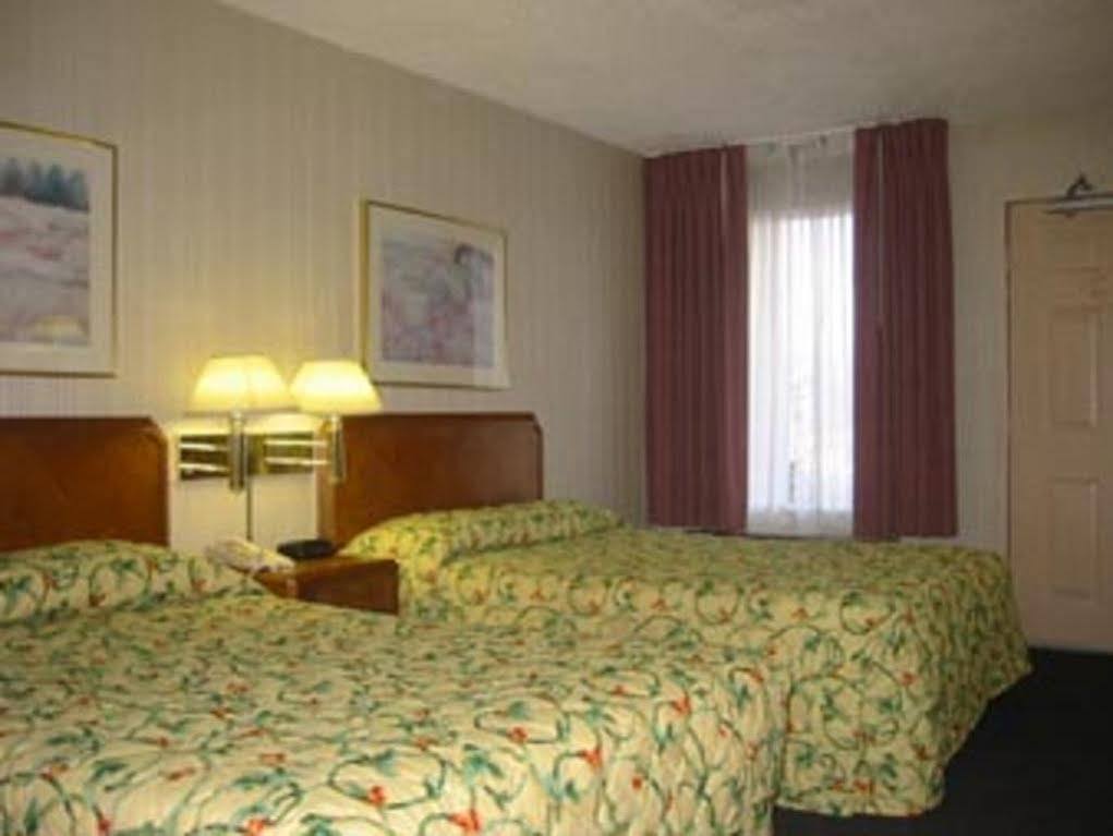 Travelodge By Wyndham Fort Wayne North מראה חיצוני תמונה