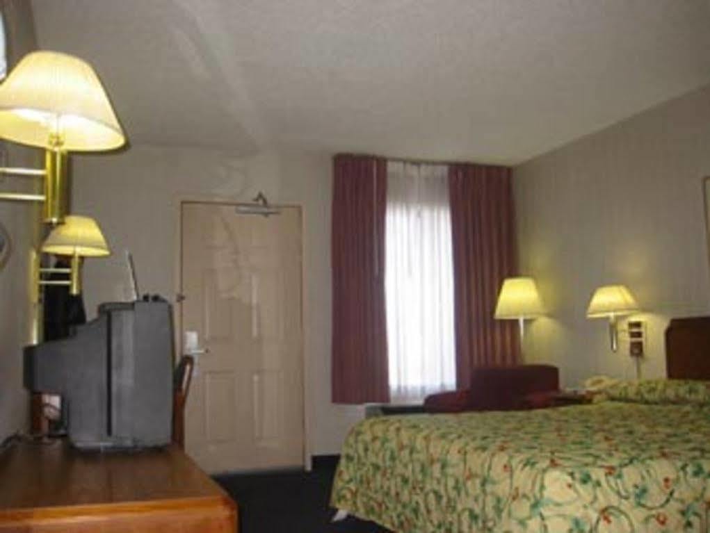 Travelodge By Wyndham Fort Wayne North מראה חיצוני תמונה
